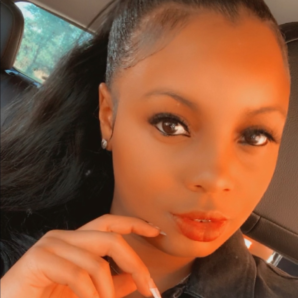 Meet your Posher, Cierra